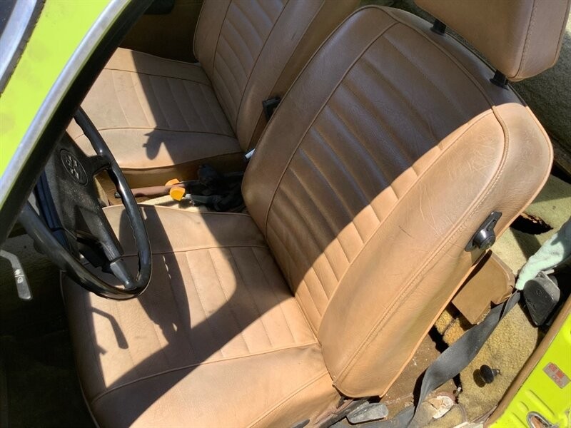 Volkswagen-Karmann-Ghia-1973-Coupe-23