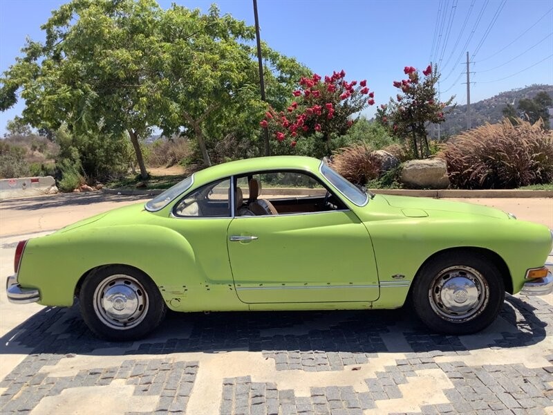 Volkswagen-Karmann-Ghia-1973-Coupe-4