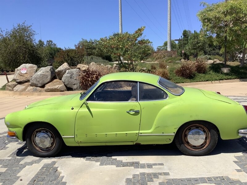 Volkswagen-Karmann-Ghia-1973-Coupe-5