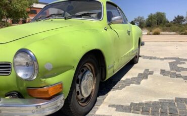 Volkswagen-Karmann-Ghia-1973-Coupe-7