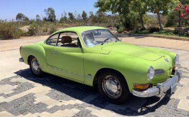 Volkswagen-Karmann-Ghia-1973-Coupe-8