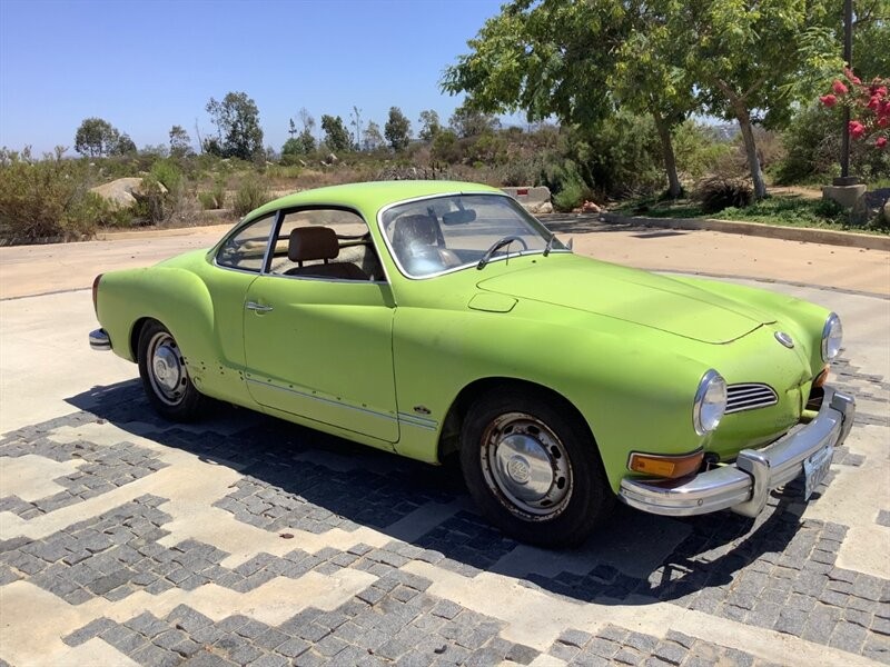 Volkswagen-Karmann-Ghia-1973-Coupe-8