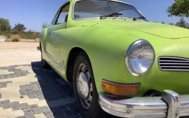 Volkswagen-Karmann-Ghia-1973-Coupe-9