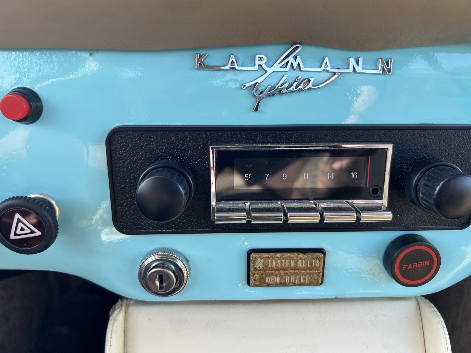 Volkswagen-Karmann-Ghia-1974-13