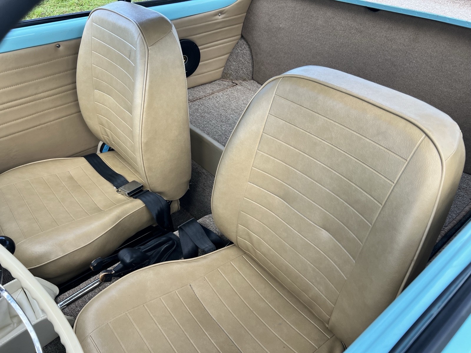 Volkswagen-Karmann-Ghia-1974-15