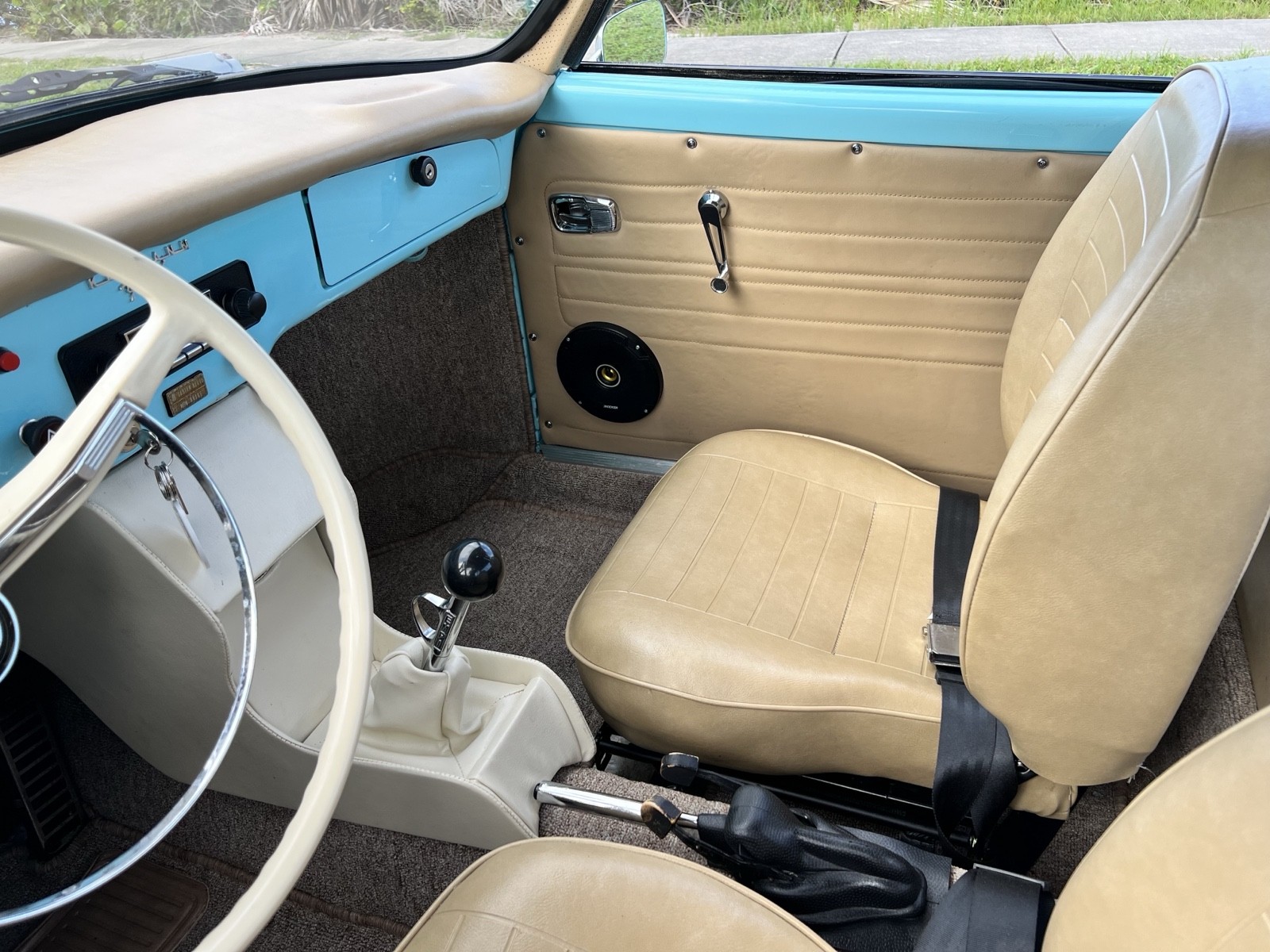 Volkswagen-Karmann-Ghia-1974-16