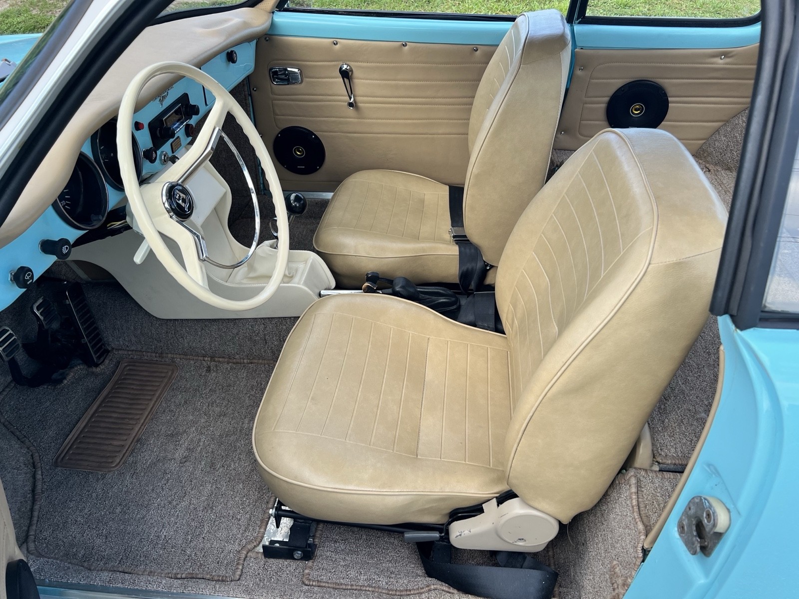 Volkswagen-Karmann-Ghia-1974-17