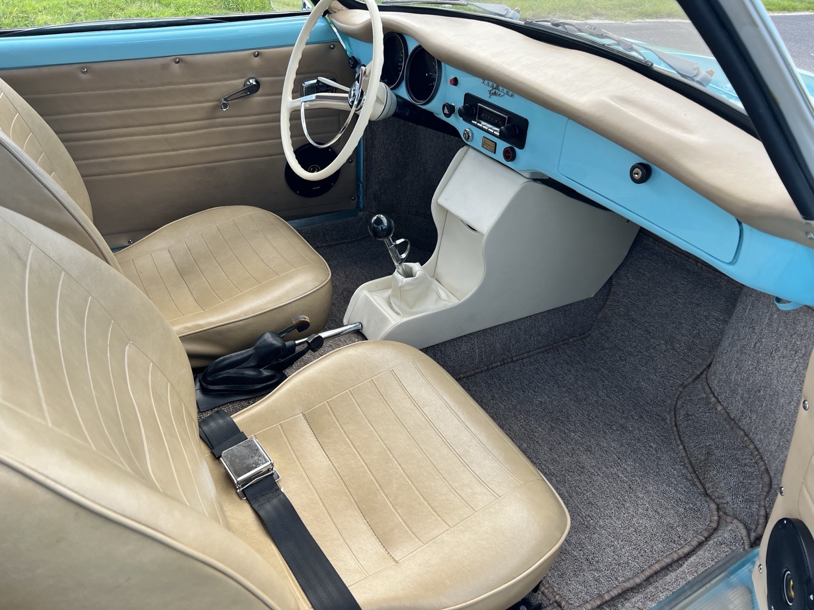 Volkswagen-Karmann-Ghia-1974-18