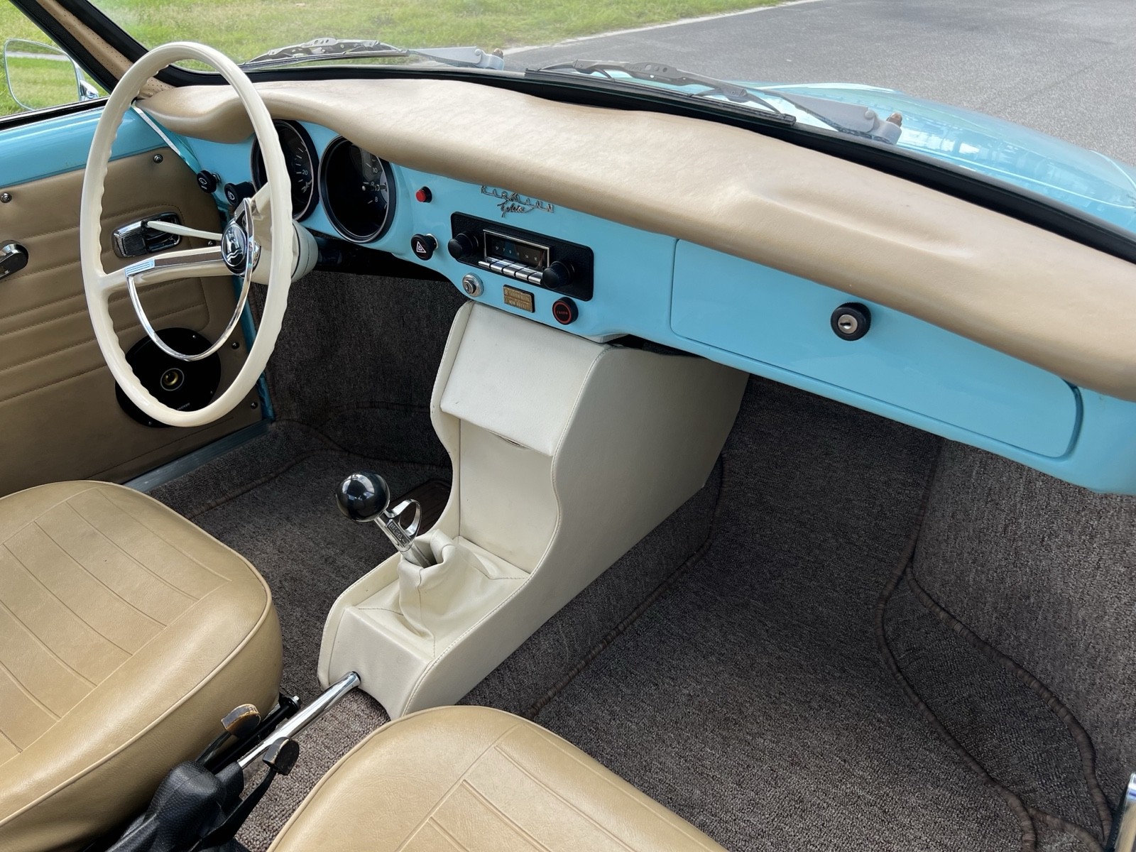 Volkswagen-Karmann-Ghia-1974-19