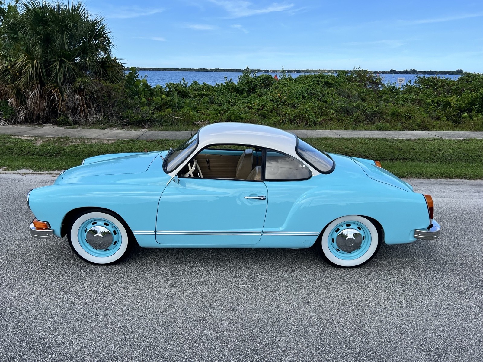 Volkswagen-Karmann-Ghia-1974-2