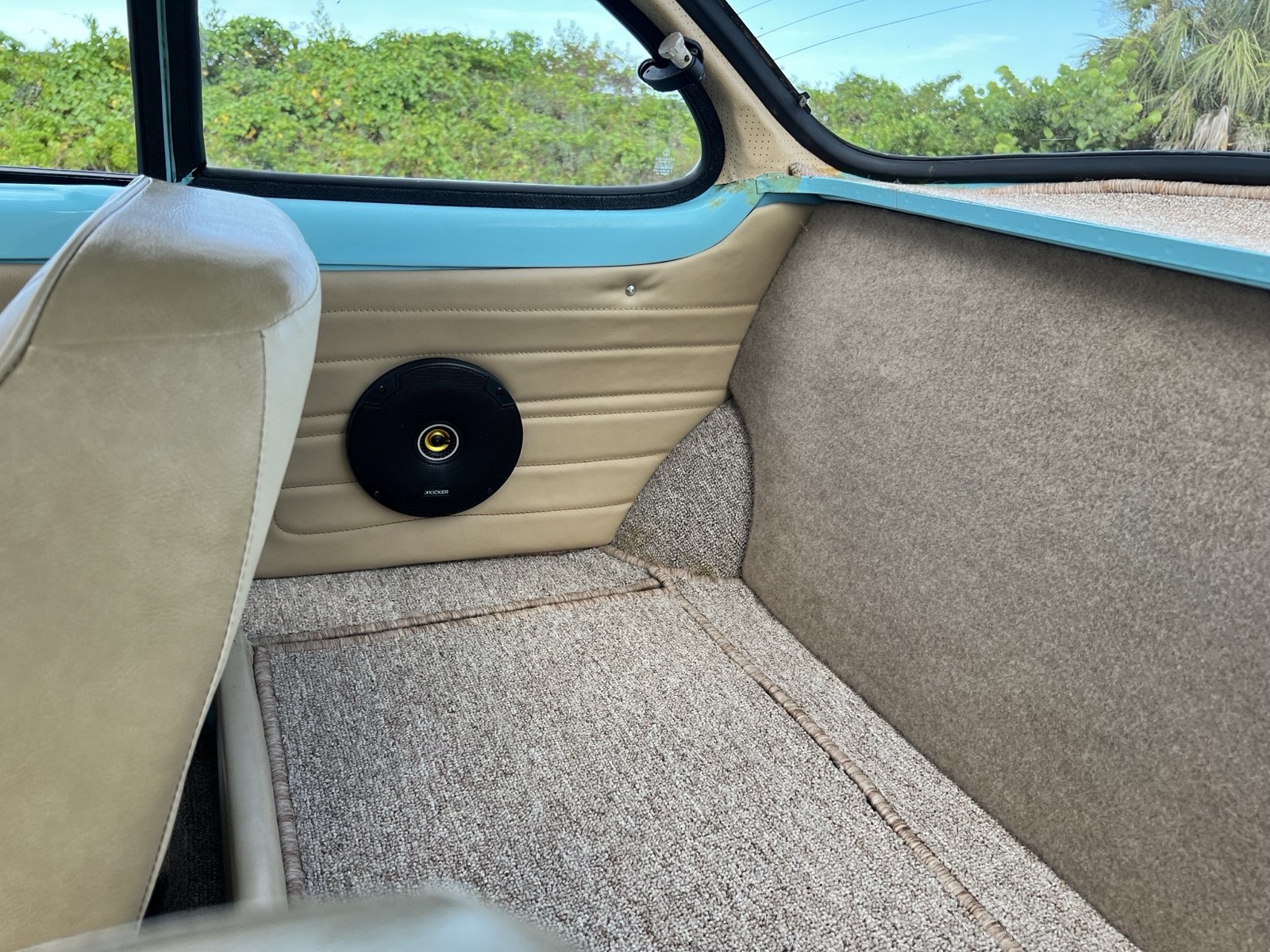 Volkswagen-Karmann-Ghia-1974-21