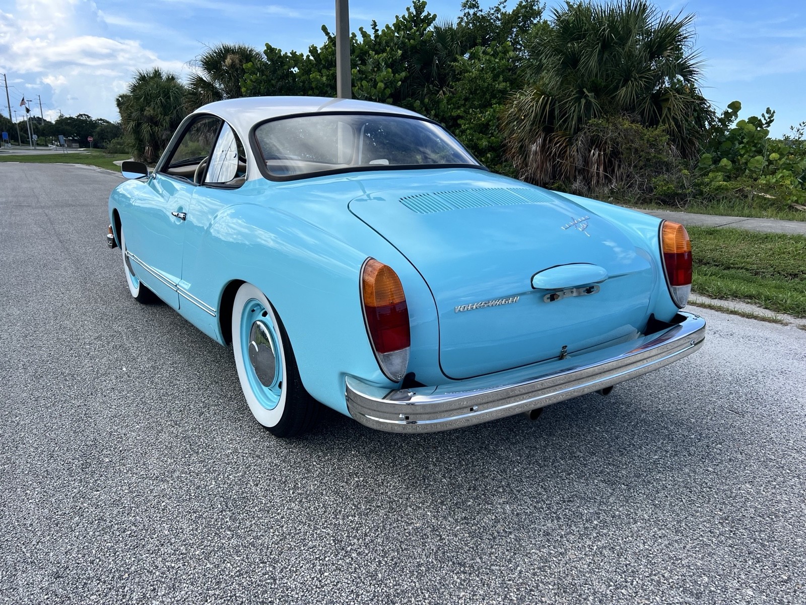 Volkswagen-Karmann-Ghia-1974-4