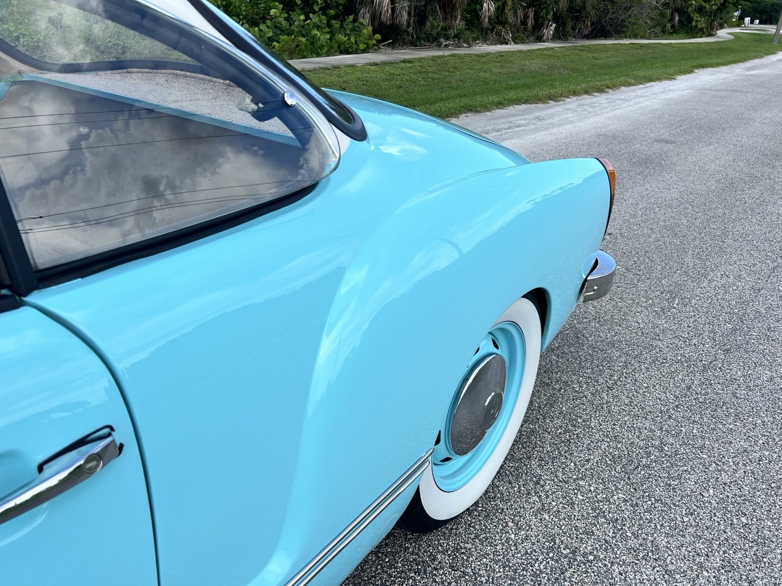 Volkswagen-Karmann-Ghia-1974-5
