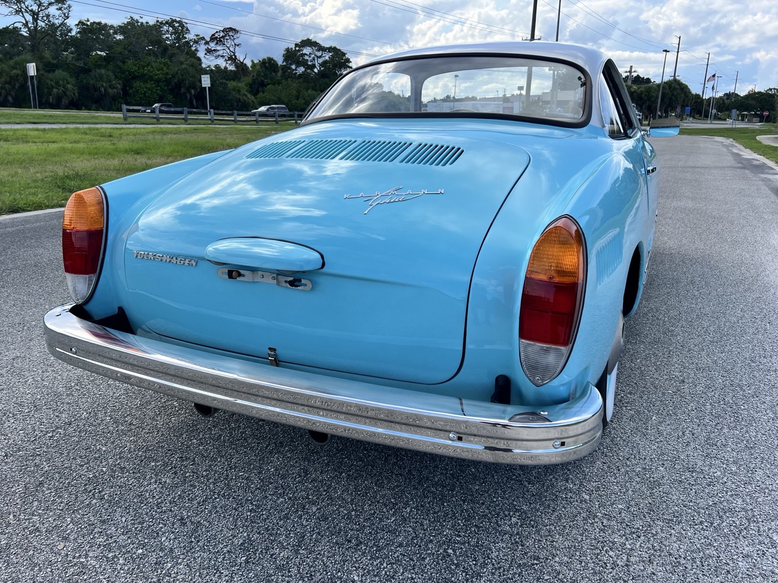 Volkswagen-Karmann-Ghia-1974-6