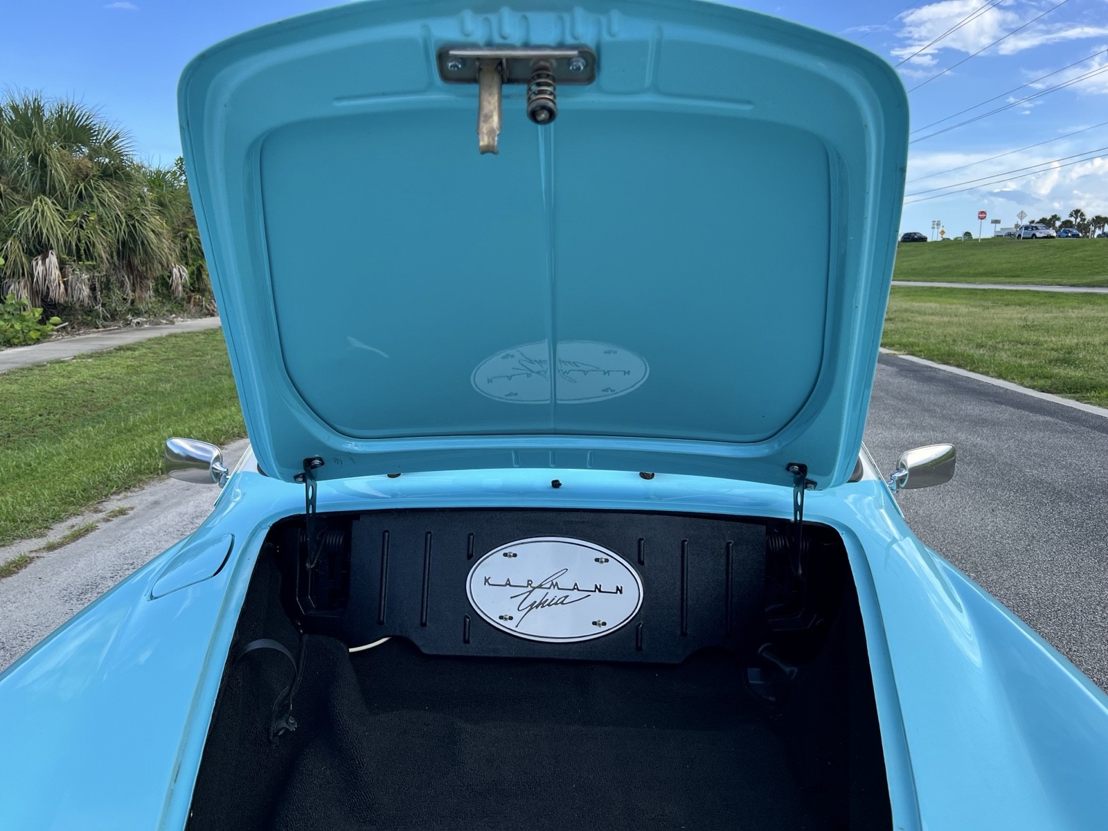 Volkswagen-Karmann-Ghia-1974-8