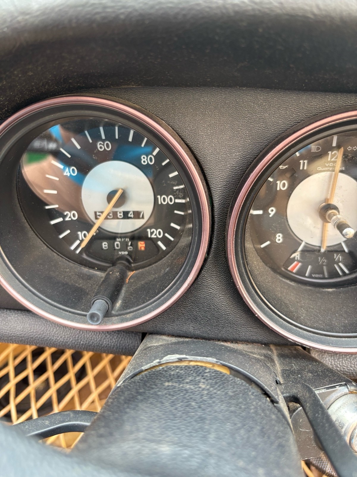 Volkswagen-Karmann-Ghia-1974-8