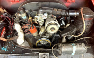 Volkswagen-Karmann-Ghia-1974-Coupe-11