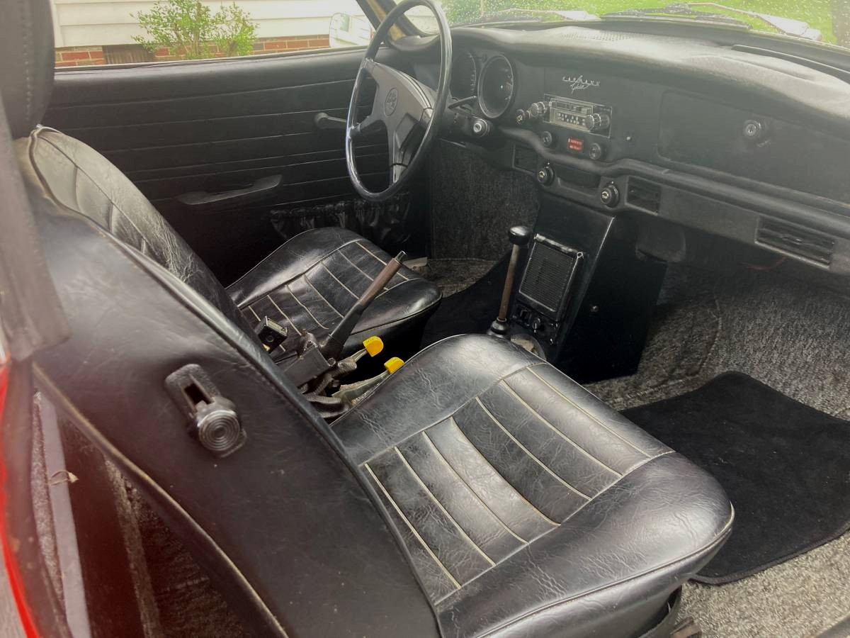 Volkswagen-Karmann-Ghia-1974-Coupe-7