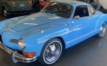 Volkswagen-Karmann-Ghia-Coupe-1974-1