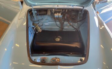 Volkswagen-Karmann-Ghia-Coupe-1974-3