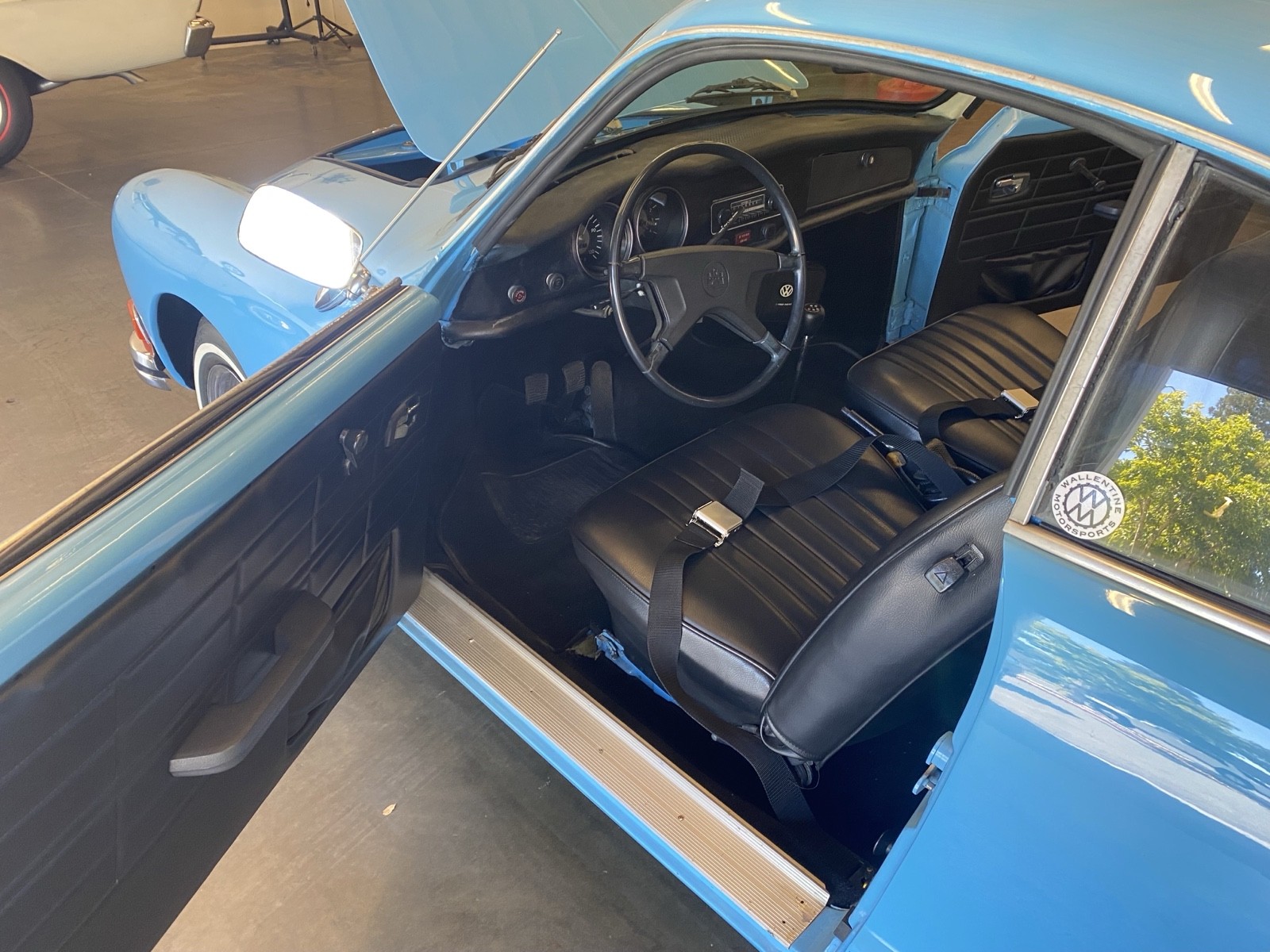 Volkswagen-Karmann-Ghia-Coupe-1974-4