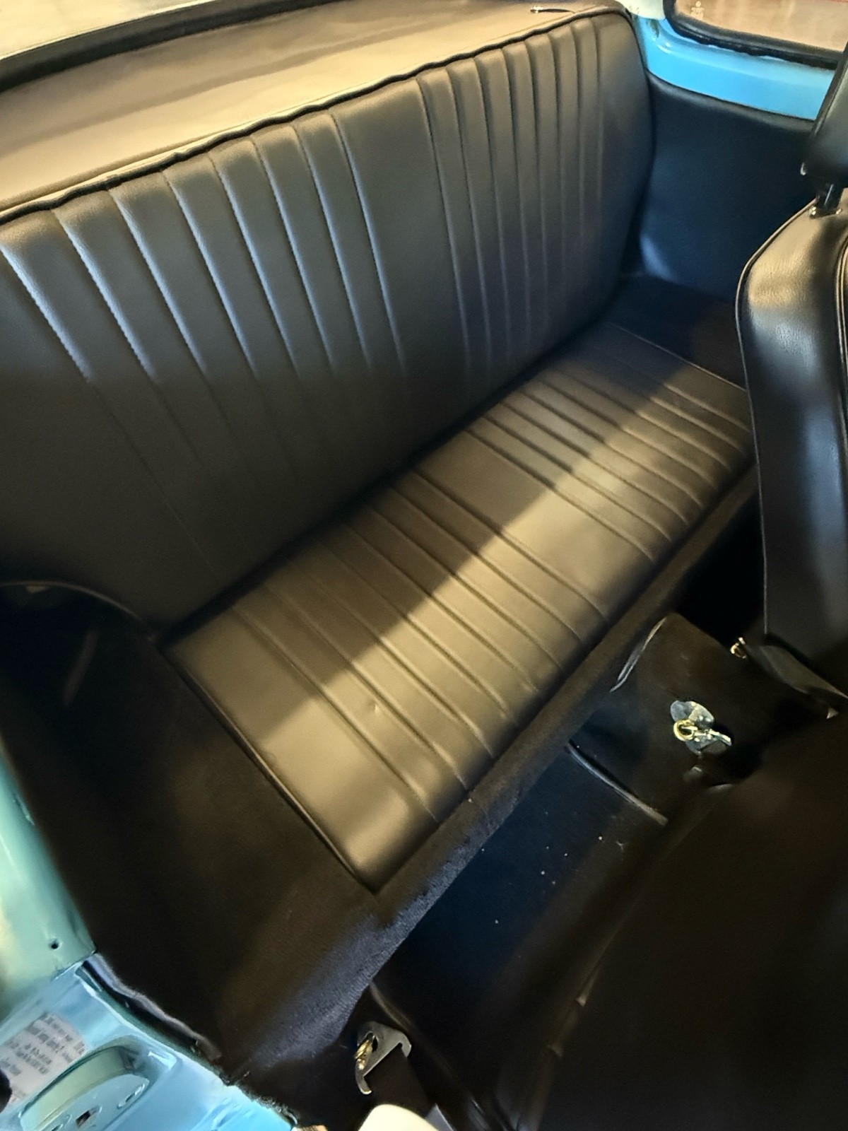 Volkswagen-Karmann-Ghia-Coupe-1974-7