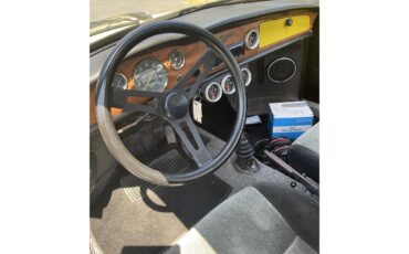 Volkswagen-Karmann-ghia-1971-Yellow-Charcoal-2