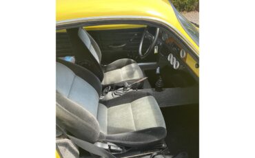 Volkswagen-Karmann-ghia-1971-Yellow-Charcoal-4