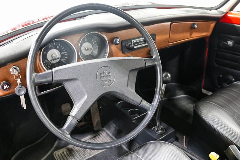 Volkswagen-Karmann-ghia-1973-Red-Black-15