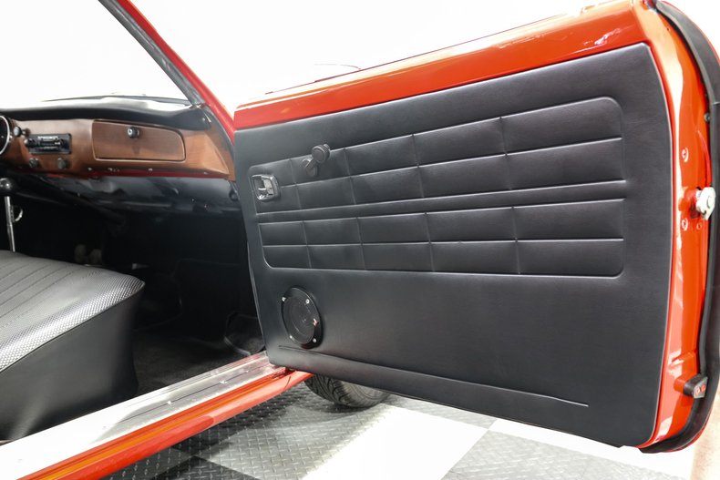 Volkswagen-Karmann-ghia-1973-Red-Black-17