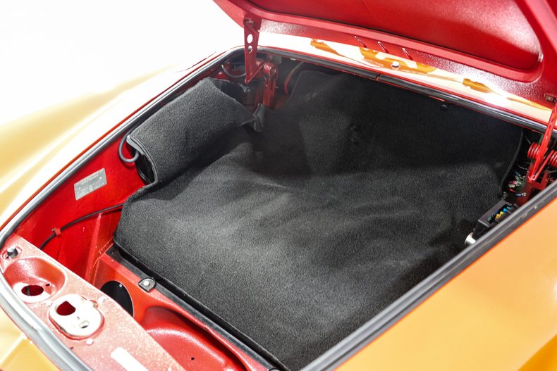 Volkswagen-Karmann-ghia-1973-Red-Black-21