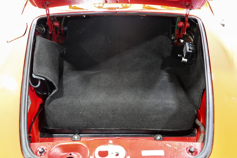 Volkswagen-Karmann-ghia-1973-Red-Black-22