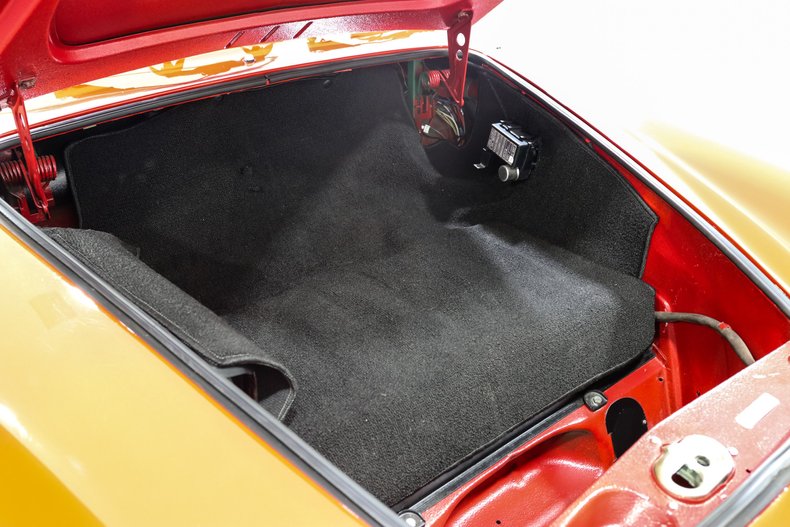 Volkswagen-Karmann-ghia-1973-Red-Black-23