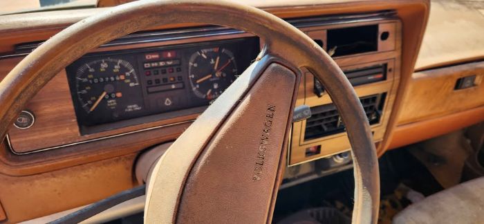 Volkswagen-Rabbit-1981-7