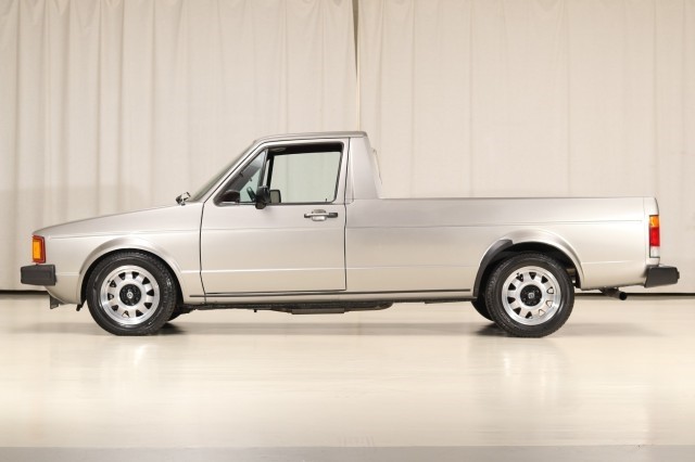 Volkswagen-Rabbit-1982-Pickup-Truck-1