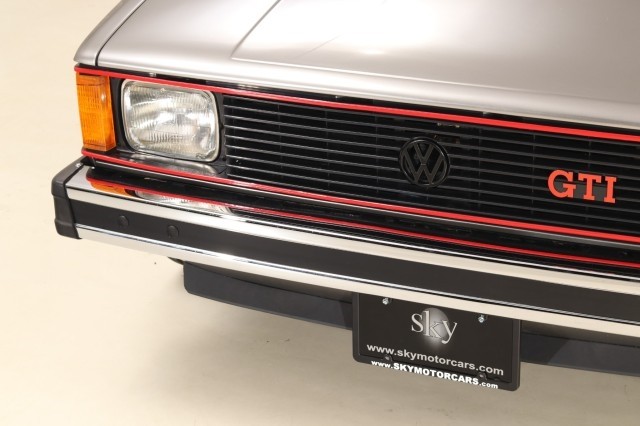 Volkswagen-Rabbit-1982-Pickup-Truck-13