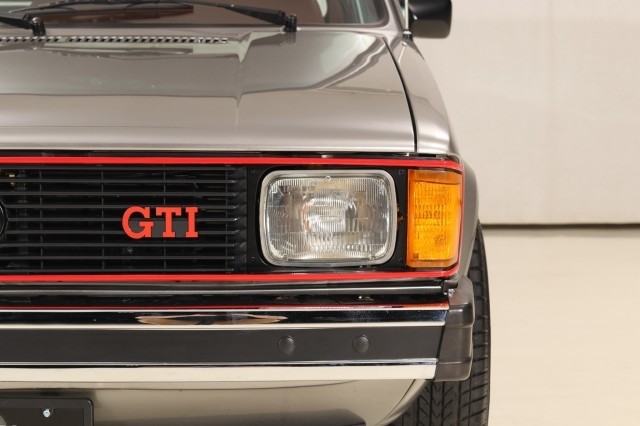Volkswagen-Rabbit-1982-Pickup-Truck-16