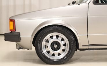 Volkswagen-Rabbit-1982-Pickup-Truck-3