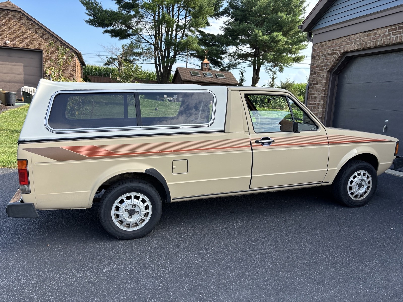Volkswagen-Rabbit-Pickup-1982-1