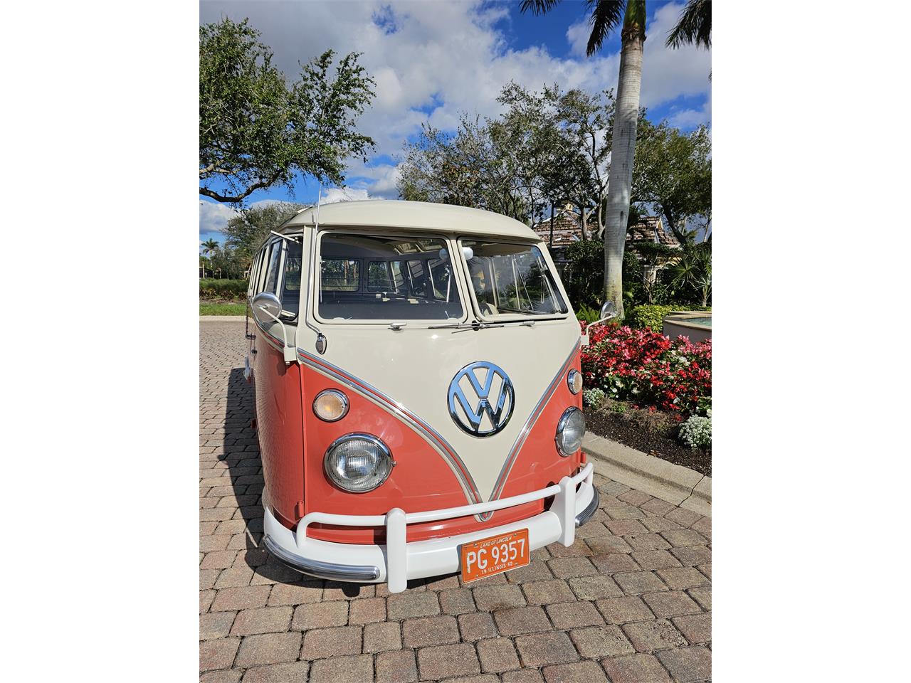 Volkswagen-Samba-1962-Sealing-Wax-RedL53-Beige-Grey-L472-1
