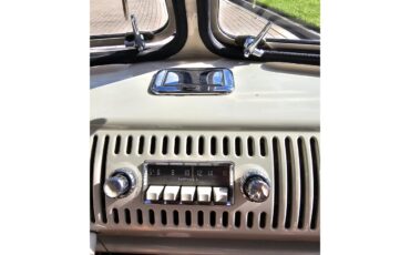 Volkswagen-Samba-1962-Sealing-Wax-RedL53-Beige-Grey-L472-10