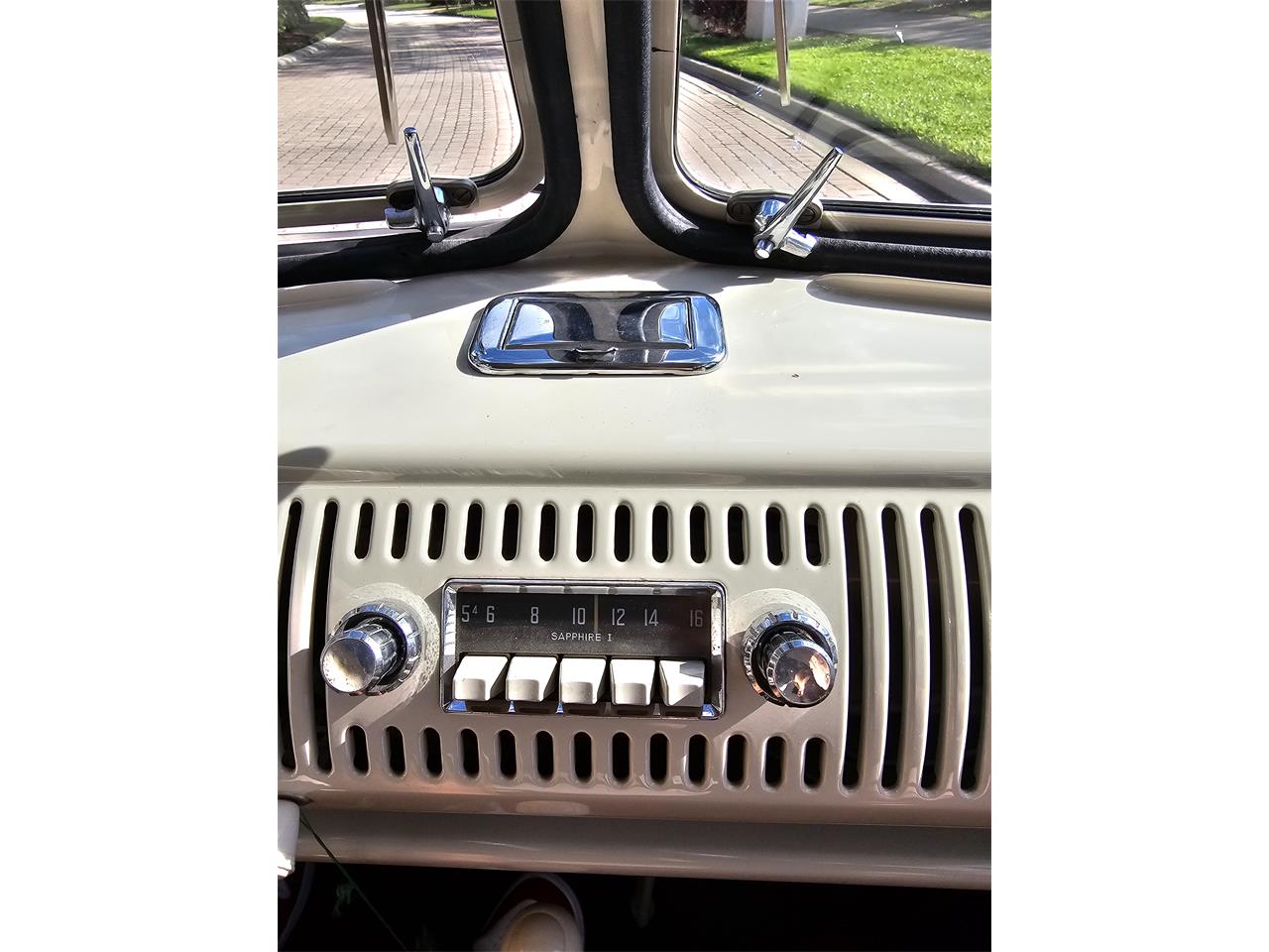 Volkswagen-Samba-1962-Sealing-Wax-RedL53-Beige-Grey-L472-10