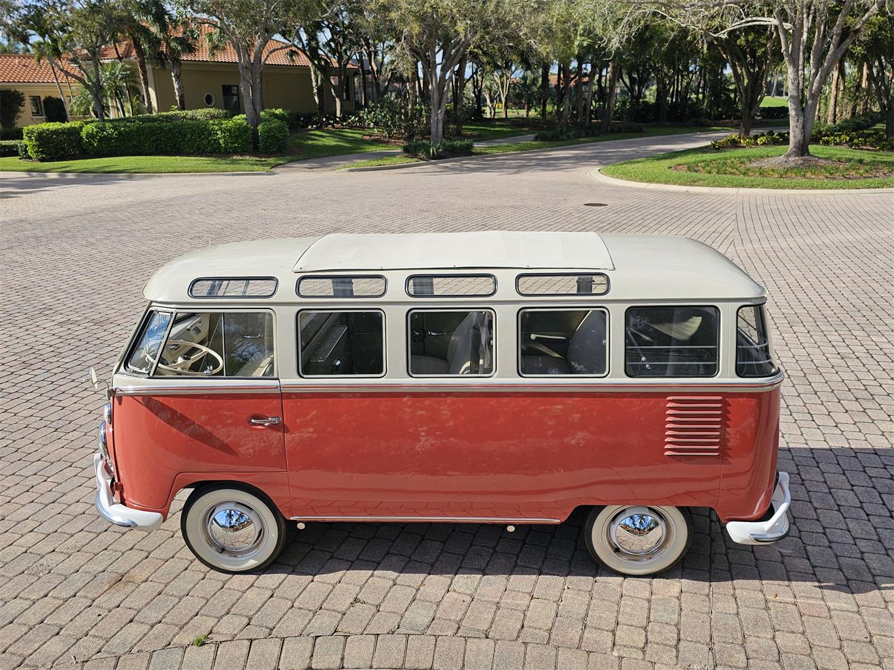 Volkswagen-Samba-1962-Sealing-Wax-RedL53-Beige-Grey-L472-5
