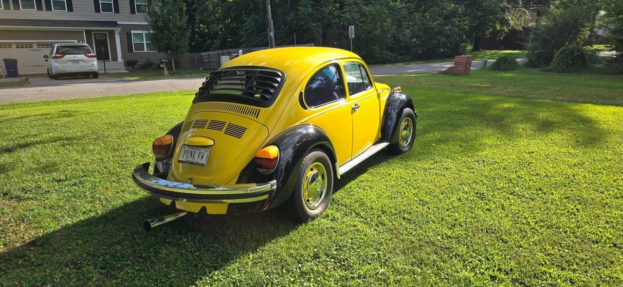 Volkswagen-Super-Beetle-1974-Compact-1