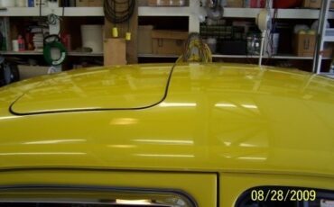 Volkswagen-Super-Beetle-1974-Compact-10