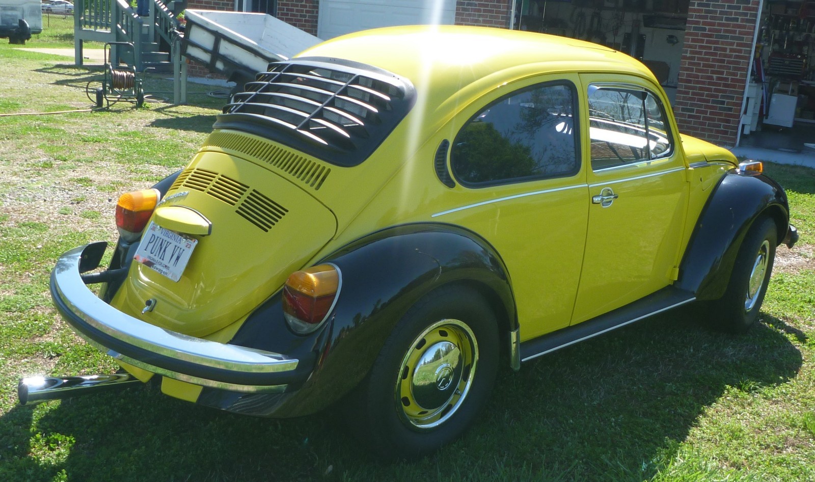 Volkswagen-Super-Beetle-1974-Compact-14