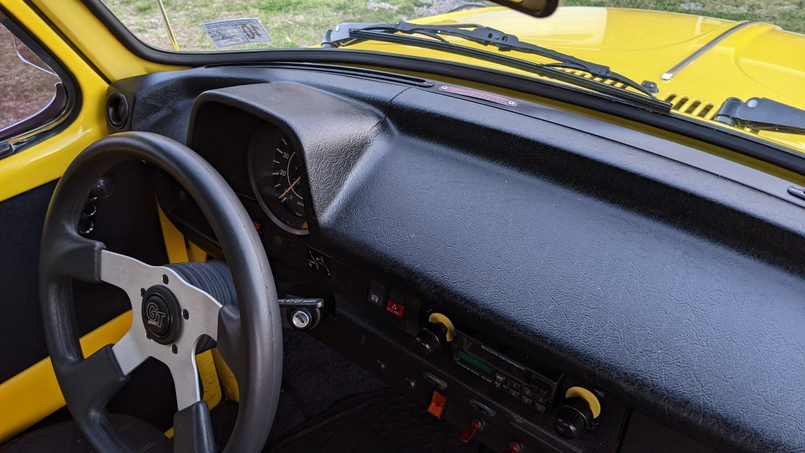 Volkswagen-Super-Beetle-1974-Compact-20