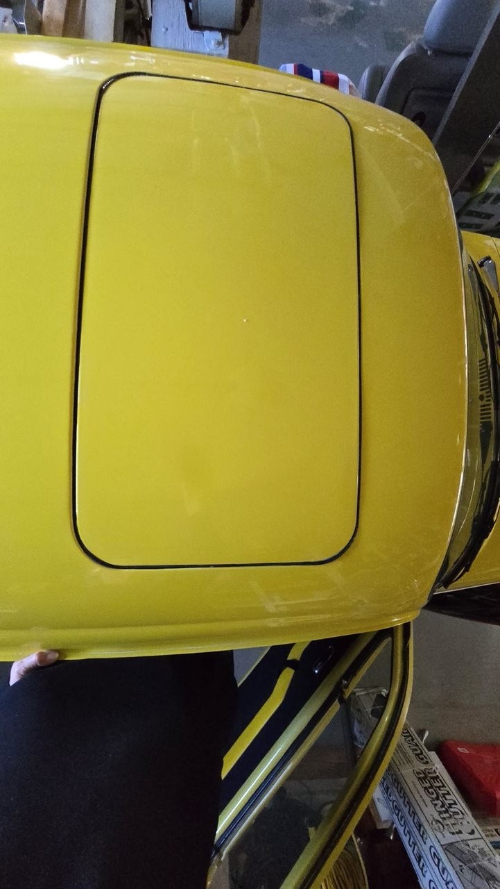 Volkswagen-Super-Beetle-1974-Compact-3
