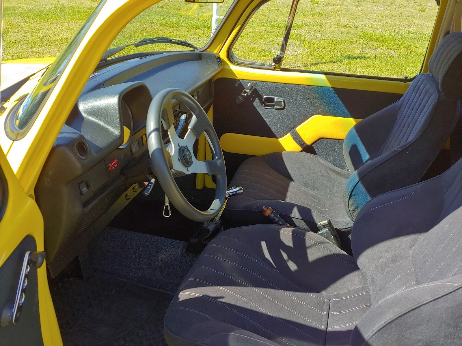 Volkswagen-Super-Beetle-1974-Compact-30