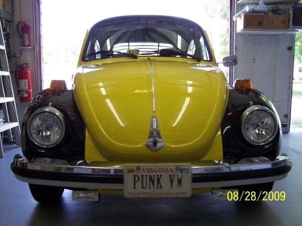 Volkswagen-Super-Beetle-1974-Compact-8